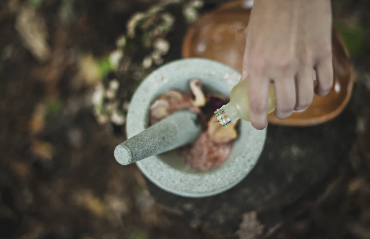 Preparing natural medicine with a mortar and pestle